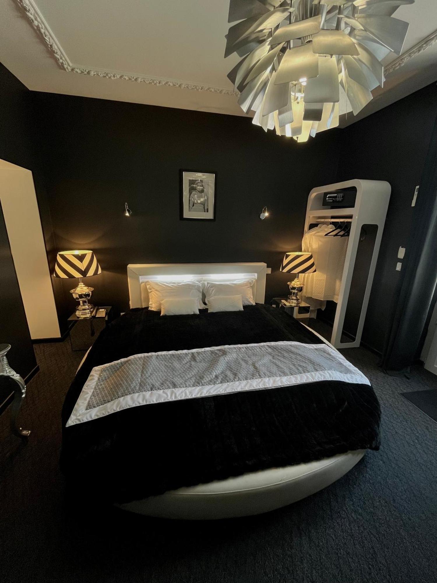 Art Hotel Rochecorbon Bagian luar foto